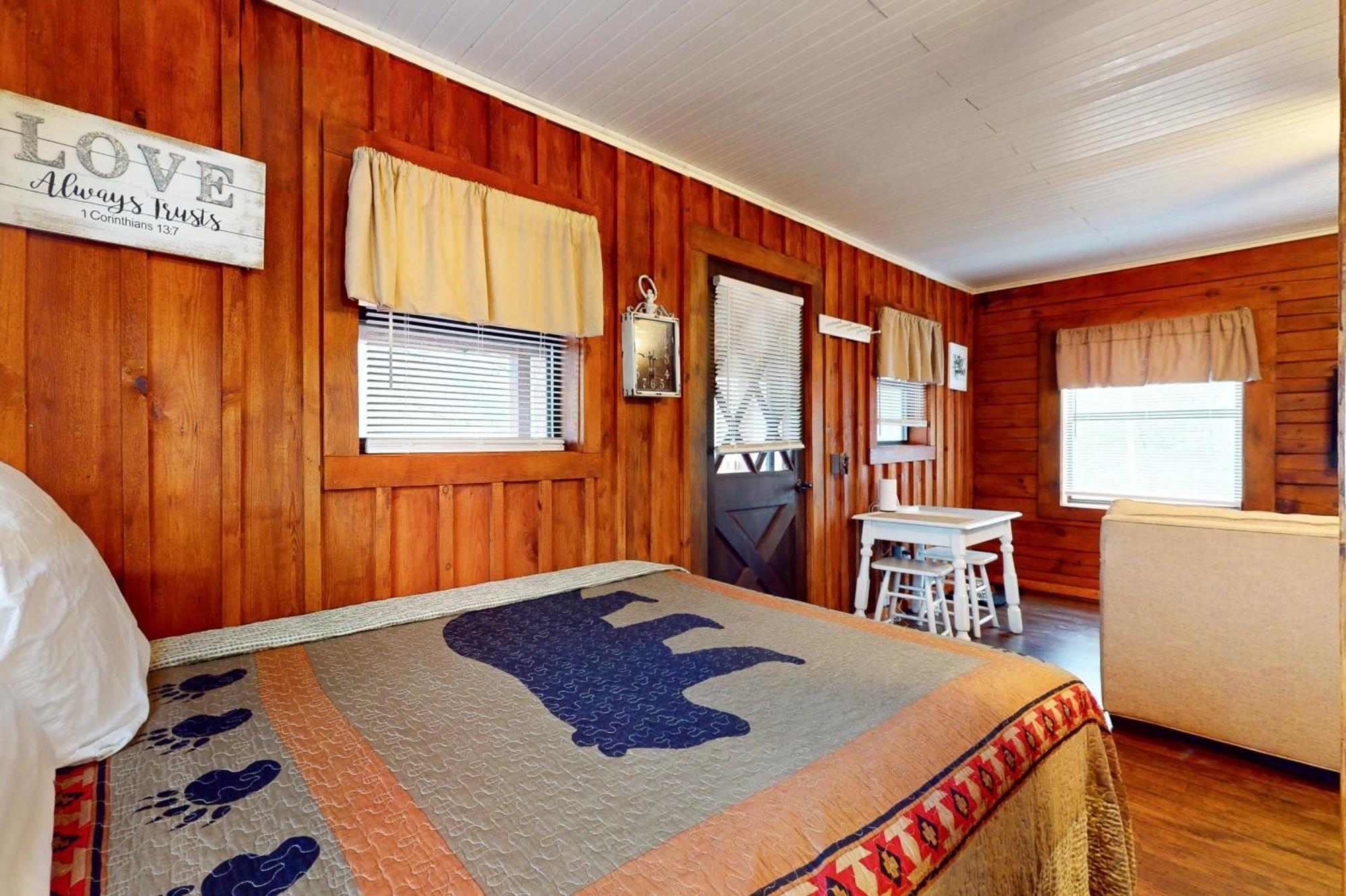 Cozy Cabin เซอเวียร์วีล ภายนอก รูปภาพ