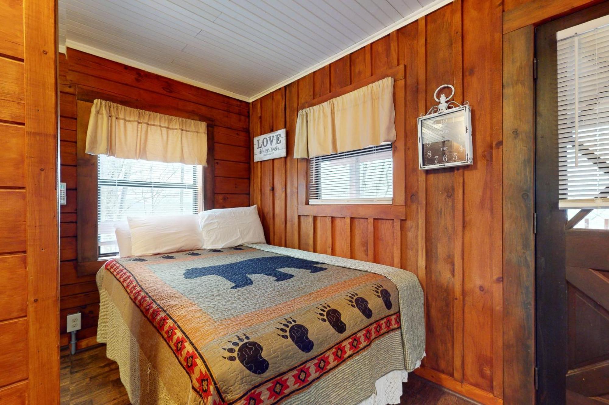 Cozy Cabin เซอเวียร์วีล ภายนอก รูปภาพ